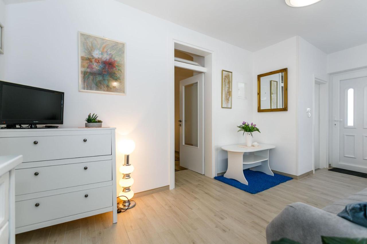 Apartment Near The Sea Judita Malinska Exterior photo